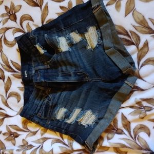 High waisted distressed curvy shorts 3"